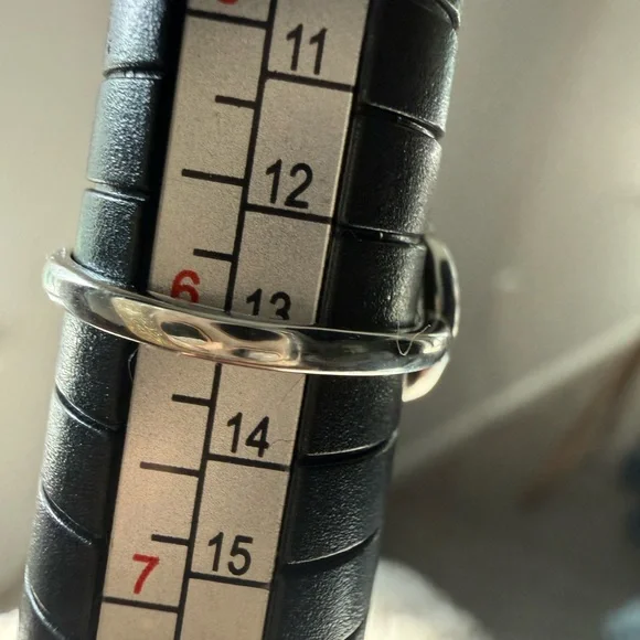 NEW!! White gold plated Circle Bar Pave Ring - Size 6 - Picture 8 of 13